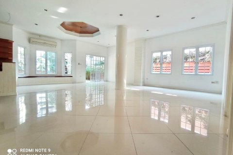 Oficina 2152.78 m2 en Bangkok, Tailandia № 157544 - foto 12
