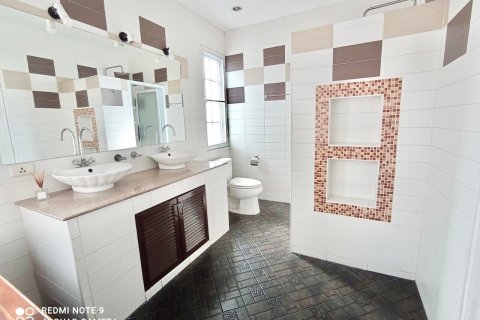 Oficina 2152.78 m2 en Bangkok, Tailandia № 157544 - foto 17