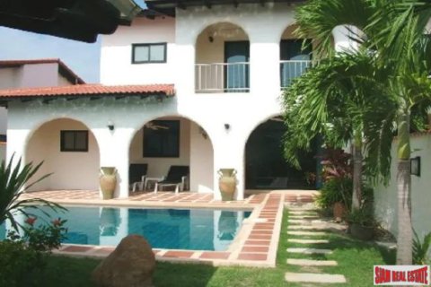Casa de 4 dormitorios en Pattaya, Tailandia № 203192