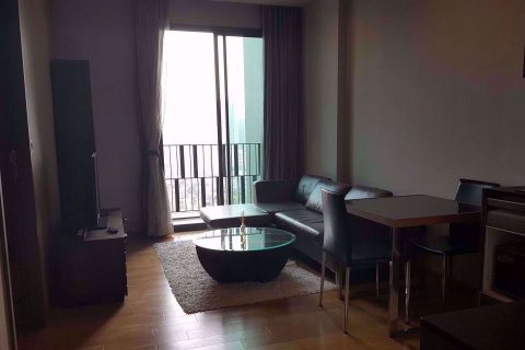Condominio de 1 dormitorio en Khlong Toei, Bangkok, Tailandia № 69723 - foto 2