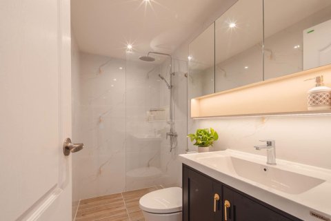 Condominio de 2 dormitorios en Yan Nawa, Bangkok, Tailandia № 69722 - foto 13