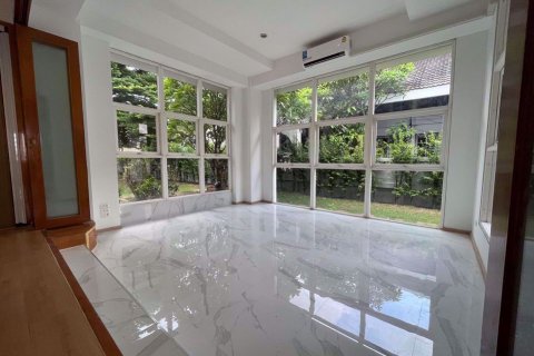 Maison à Chatuchak, Bangkok, Thaïlande 4 chambres № 69725
