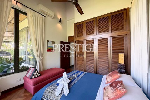 Casa de 3 dormitorios en Pattaya, Tailandia № 209917 - foto 19