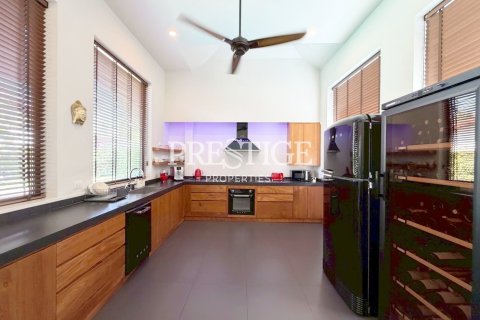 Casa de 3 dormitorios en Pattaya, Tailandia № 209917 - foto 10