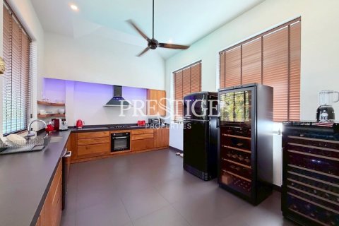 Casa de 3 dormitorios en Pattaya, Tailandia № 209917 - foto 9