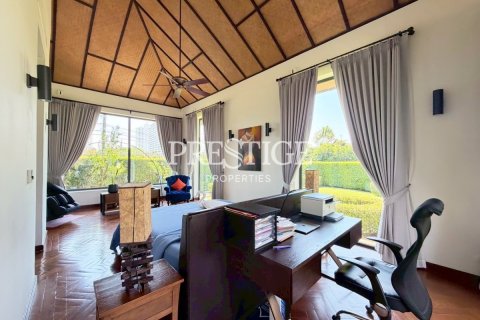 Casa de 3 dormitorios en Pattaya, Tailandia № 209917 - foto 13