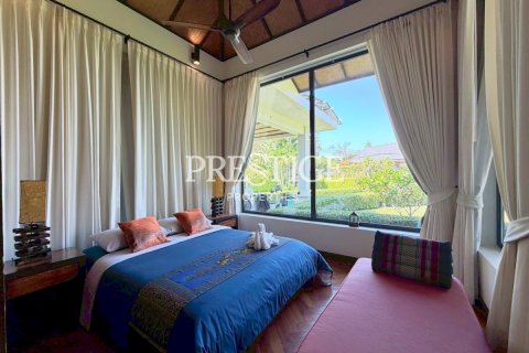 Casa de 3 dormitorios en Pattaya, Tailandia № 209917 - foto 17