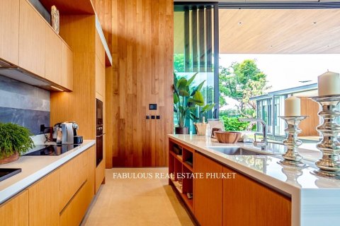 Villa in Bang Tao, Thailand 4 bedrooms № 179584 - photo 15