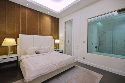 Chalet de 4 dormitorios en Watthana, Bangkok, Tailandia № 133669 - foto 12