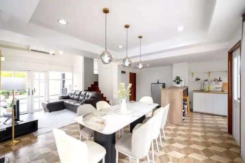 Reihenhaus in Chatuchak, Bangkok, Thailand 4 Schlafzimmer № 133672