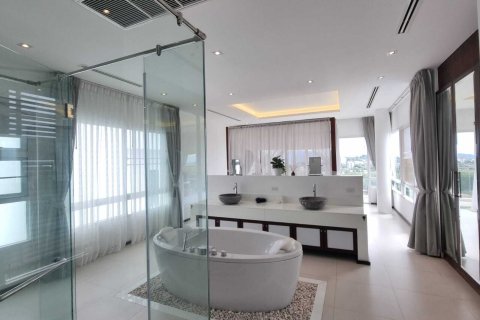 Chalet de 3 dormitorios en Phuket, Tailandia № 150044 - foto 17