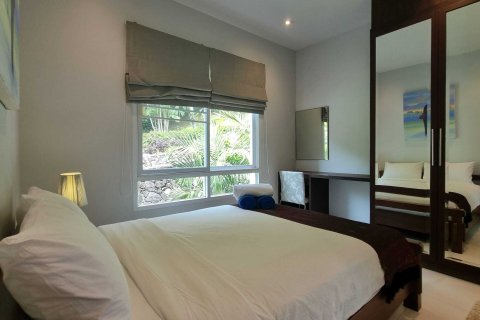 Chalet de 3 dormitorios en Phuket, Tailandia № 150044 - foto 25