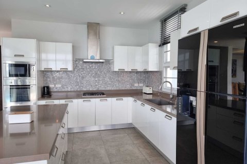 Chalet de 3 dormitorios en Phuket, Tailandia № 150044 - foto 8