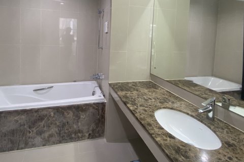 Condo in Khlong Toei, Bangkok, Thailand, 2 bedrooms  № 200727 - photo 2