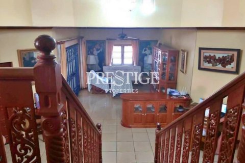 House in Pattaya, Thailand 4 bedrooms № 198531 - photo 2
