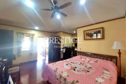 House in Pattaya, Thailand 4 bedrooms № 198531 - photo 8