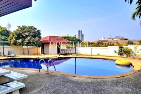 House in Pattaya, Thailand 4 bedrooms № 198531 - photo 19