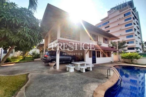 House in Pattaya, Thailand 4 bedrooms № 198531 - photo 16