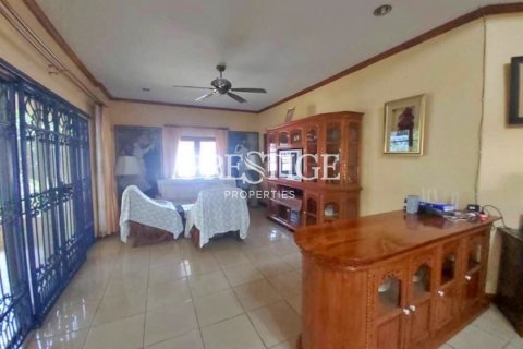 House in Pattaya, Thailand 4 bedrooms № 198531 - photo 3