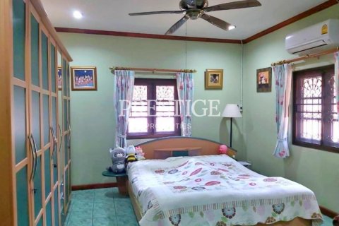 House in Pattaya, Thailand 4 bedrooms № 198531 - photo 7