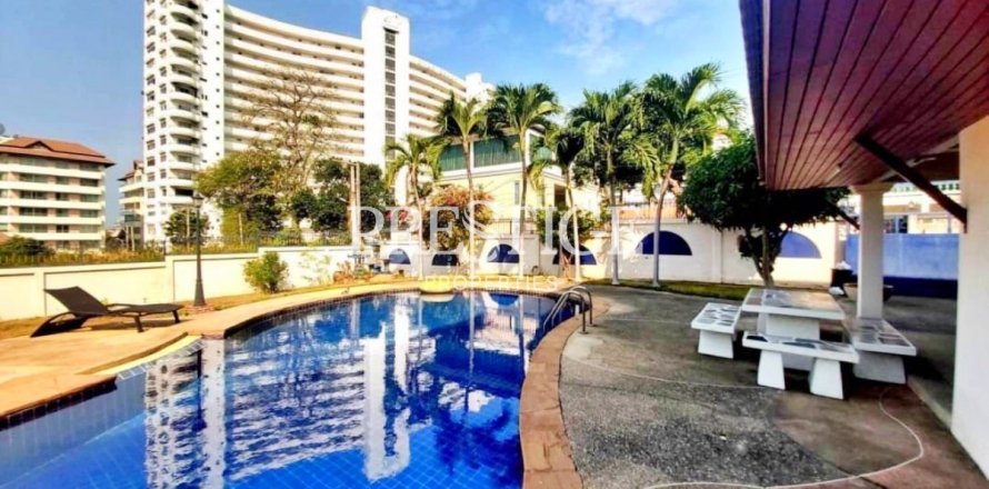 House in Pattaya, Thailand 4 bedrooms № 198531