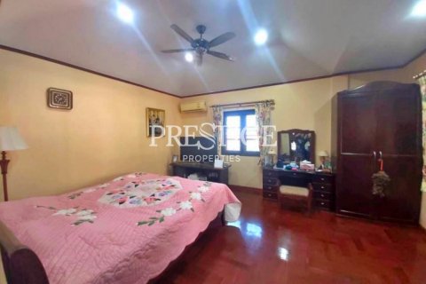House in Pattaya, Thailand 4 bedrooms № 198531 - photo 9