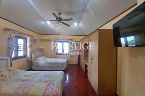 House in Pattaya, Thailand 4 bedrooms № 198531 - photo 12