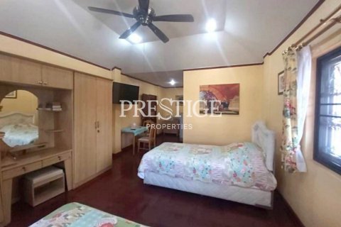 House in Pattaya, Thailand 4 bedrooms № 198531 - photo 13