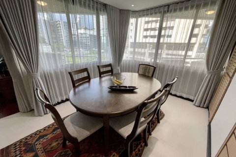 Condominio de 2 dormitorios en Khlong Toei, Bangkok, Tailandia № 134650 - foto 4