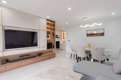 Casa de 4 dormitorios en Hang Dong, Tailandia № 134652 - foto 10