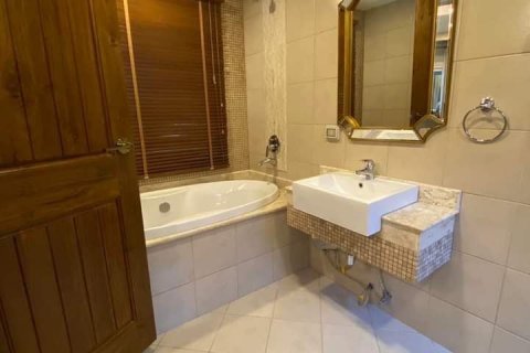 Casa de 3 dormitorios en Pattaya, Tailandia № 71658 - foto 17