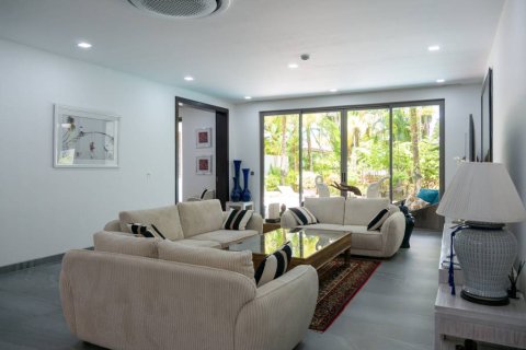 Condo in Phuket, Thailand, 3 bedrooms № 156293 - photo 5