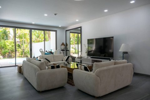 Condo in Phuket, Thailand, 3 bedrooms № 156293 - photo 8