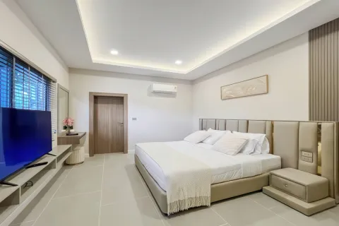 Chalet de 7 dormitorios en Pattaya, Tailandia № 155712 - foto 19