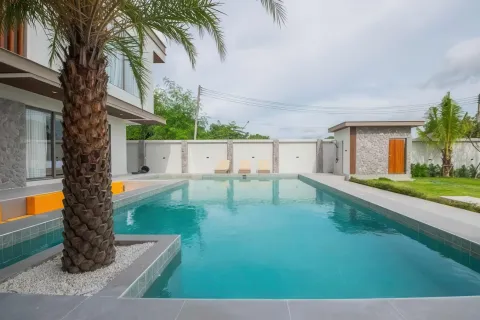 Chalet de 7 dormitorios en Pattaya, Tailandia № 155712 - foto 4