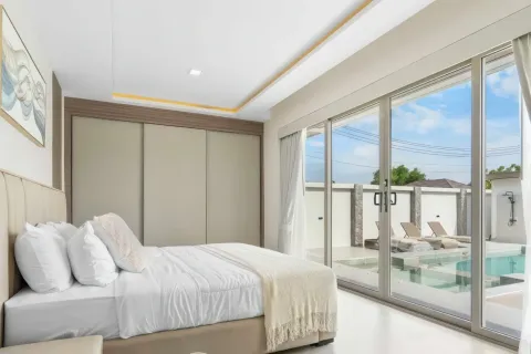 Chalet de 7 dormitorios en Pattaya, Tailandia № 155712 - foto 13