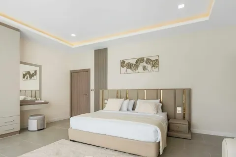 Chalet de 7 dormitorios en Pattaya, Tailandia № 155712 - foto 15