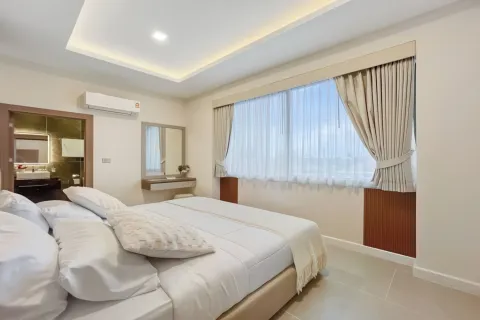 Chalet de 7 dormitorios en Pattaya, Tailandia № 155712 - foto 30