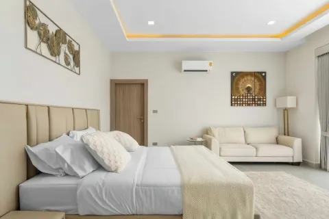 Chalet de 7 dormitorios en Pattaya, Tailandia № 155712 - foto 14