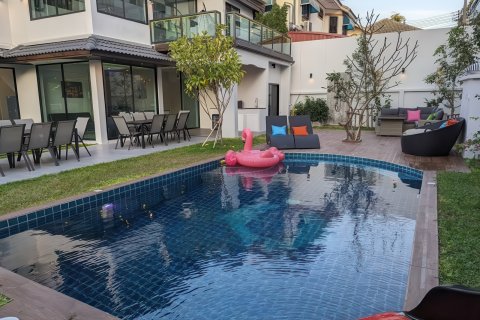Casa de 7 dormitorios en Pattaya, Tailandia № 155708 - foto 2