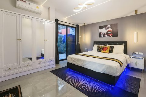 Casa de 7 dormitorios en Pattaya, Tailandia № 155708 - foto 16