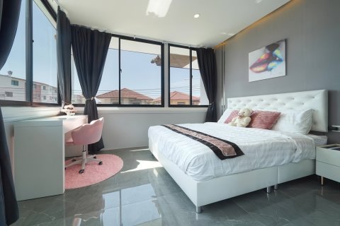 Casa de 7 dormitorios en Pattaya, Tailandia № 155708 - foto 14