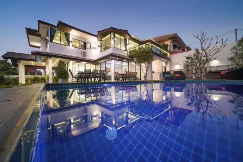 Casa de 7 dormitorios en Pattaya, Tailandia № 155708 - foto 19