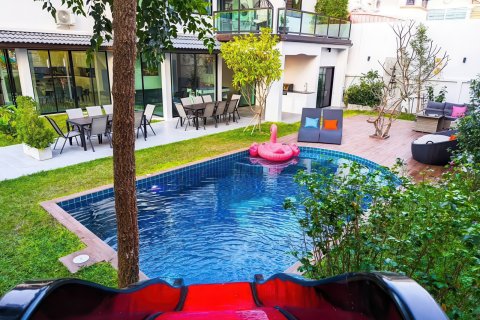 Casa de 7 dormitorios en Pattaya, Tailandia № 155708 - foto 3