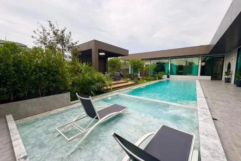 Chalet de 6 dormitorios en Pattaya, Tailandia № 155713 - foto 3