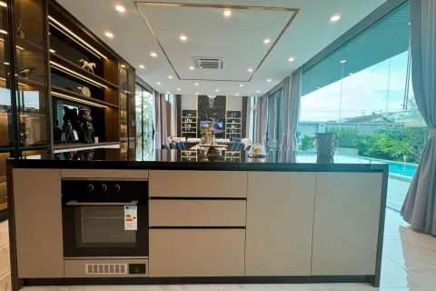 Chalet de 6 dormitorios en Pattaya, Tailandia № 155713 - foto 12