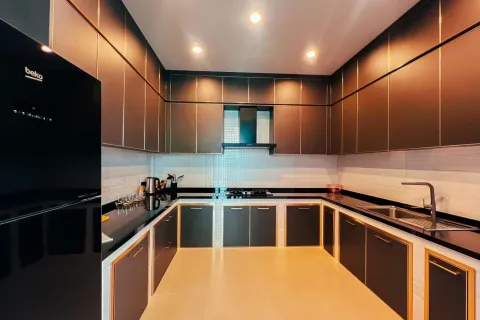 Chalet de 6 dormitorios en Pattaya, Tailandia № 155713 - foto 13