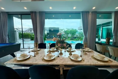 Chalet de 6 dormitorios en Pattaya, Tailandia № 155713 - foto 8