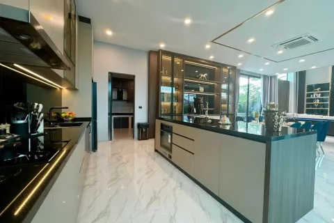 Chalet de 6 dormitorios en Pattaya, Tailandia № 155713 - foto 11