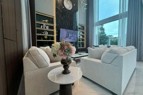 Chalet de 6 dormitorios en Pattaya, Tailandia № 155713 - foto 15